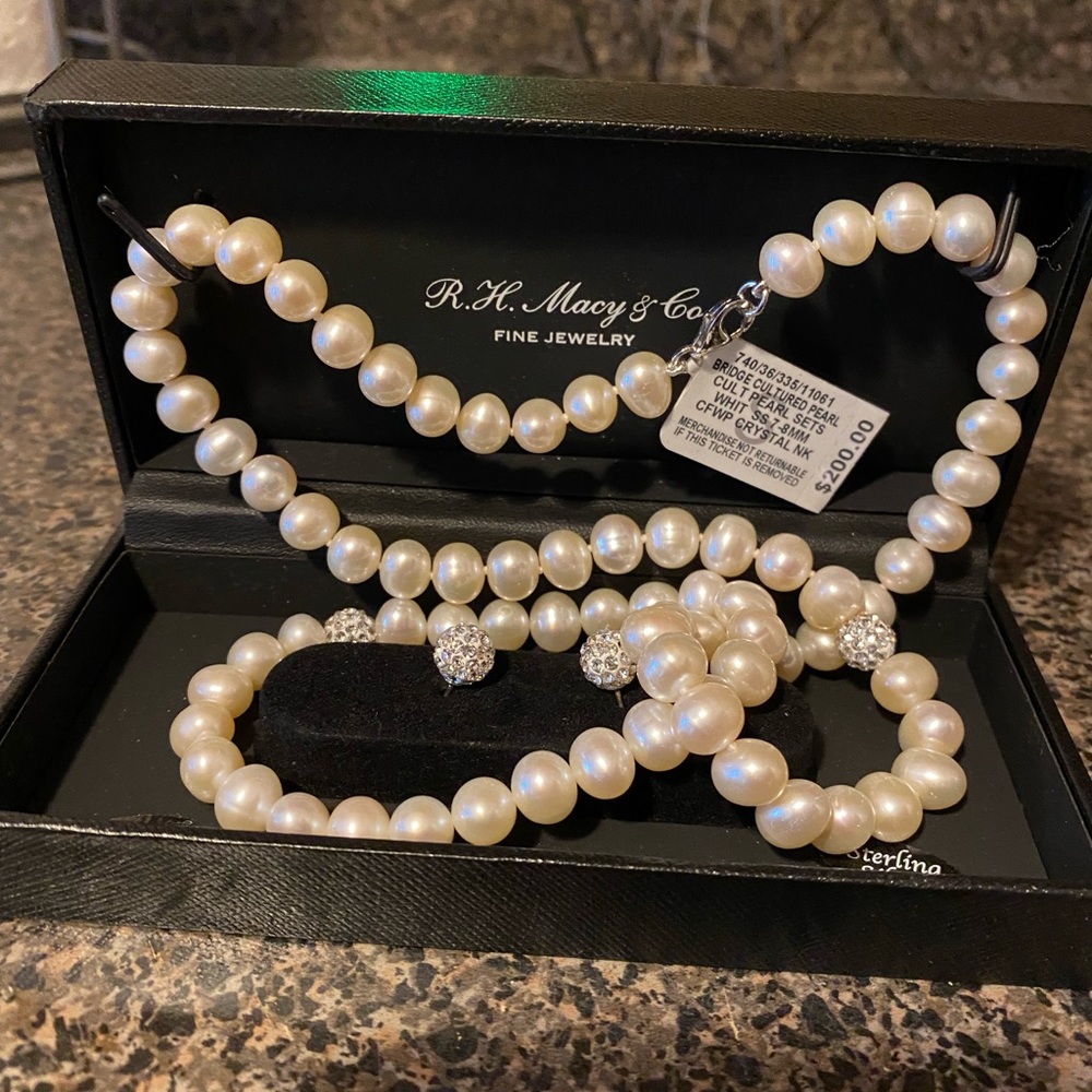 Pearls Set